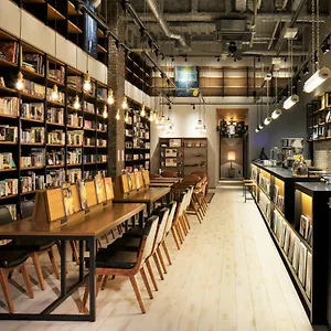 *** Hotel Lamp Light Books Fukuoka Japonia